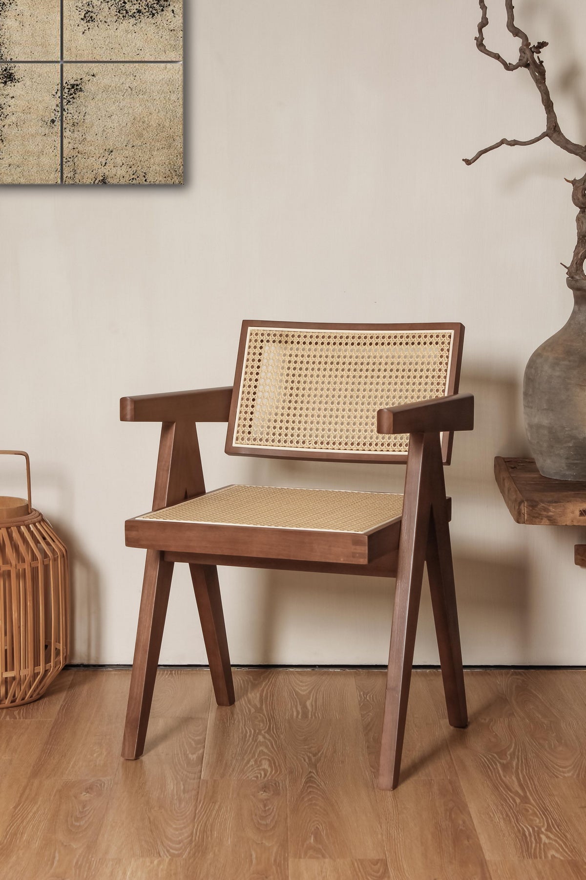Luxe design stoel Pierre Jeanneret: breed hout, walnootkleur + rotan, topkwaliteit